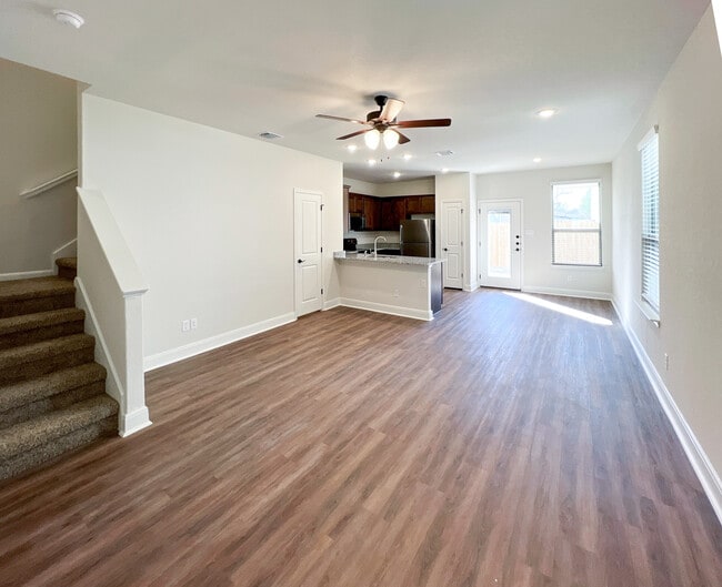 2503 Lynwood Bnd, Unit #101 in San Antonio, TX - Foto de edificio - Building Photo