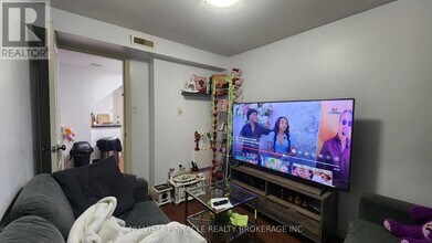 11 Oxford St W in London, ON - Building Photo - Building Photo