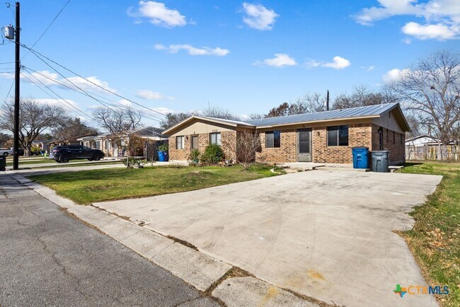 222 Redbud Ln in New Braunfels, TX - Building Photo - Building Photo