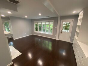 1 Angela Ln, Unit #1 in Watertown, MA - Foto de edificio - Building Photo
