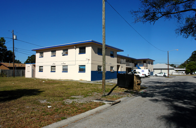 1101 Upton Ct S in St. Petersburg, FL - Foto de edificio - Building Photo