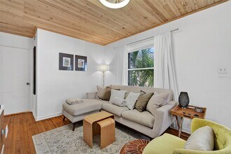 2444 34th Ave N in St. Petersburg, FL - Building Photo - Building Photo