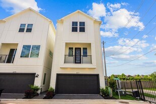 6317 Brighton Oaks Ln in Houston, TX - Building Photo