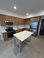 1942 Taylor St, Unit B1 in Hollywood, FL - Building Photo