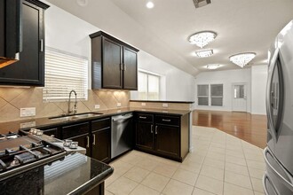 2903 Flower Creek Ln in Dickinson, TX - Building Photo - Building Photo