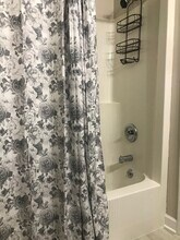 10092 Hideaway Cove in Aurora, OH - Foto de edificio - Building Photo