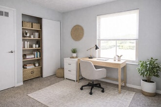 Clovernook Apartments in Mount Healthy, OH - Foto de edificio - Building Photo