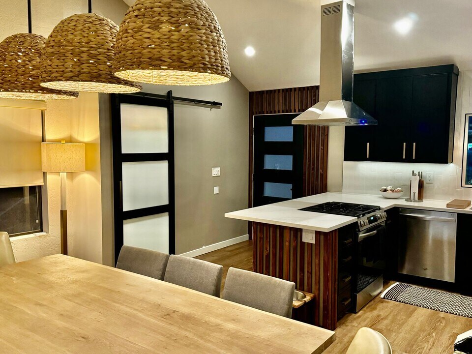 2527 Manchester Ave in Encinitas, CA - Building Photo