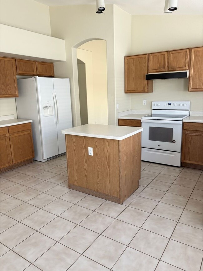 property at 709 N Joshua Tree Ln