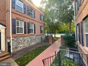 3911 Chain Bridge Rd in Fairfax, VA - Building Photo - Building Photo