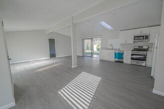 32067 Emerald Ln in Castaic, CA - Building Photo - Building Photo