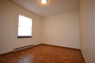 710 Elm Dr in Warsaw, MO - Building Photo - Building Photo