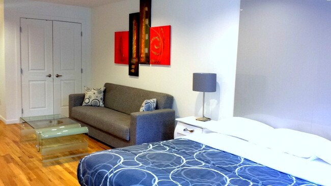 626 Tenth Avenue in New York, NY - Building Photo - Building Photo