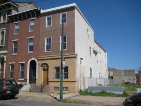 1513 West Girard Ave Looking For One Roomate Apartments