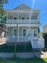 654 Jefferson St in Oshkosh, WI - Building Photo