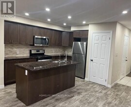 10 Harrison Dr in Cambridge, ON - Building Photo - Building Photo
