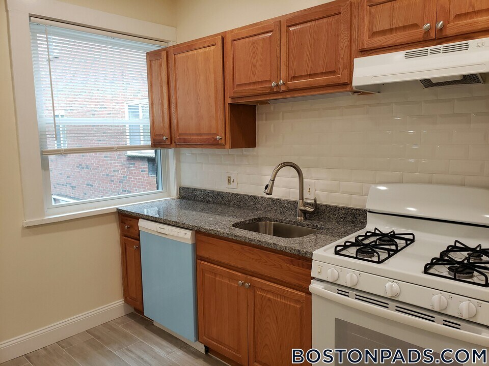 194 Kelton St, Unit 2 in Boston, MA - Building Photo