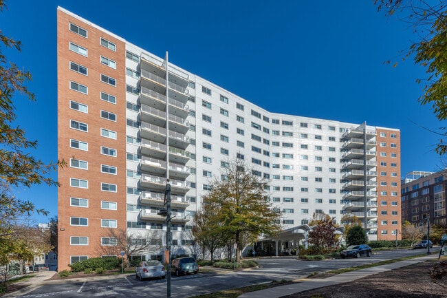 Blair House in Silver Spring, MD - Foto de edificio - Building Photo