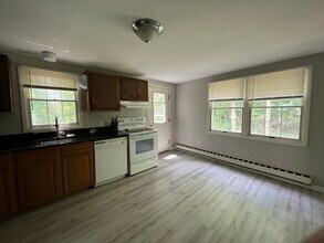 1909 Storrs Rd in Mansfield, CT - Building Photo - Building Photo