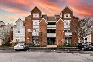 6834 Brindle Heath Way in Alexandria, VA - Building Photo