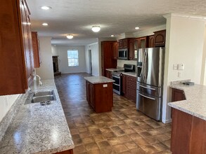 150 W Dumplin Valley Rd in Jefferson City, TN - Foto de edificio - Building Photo