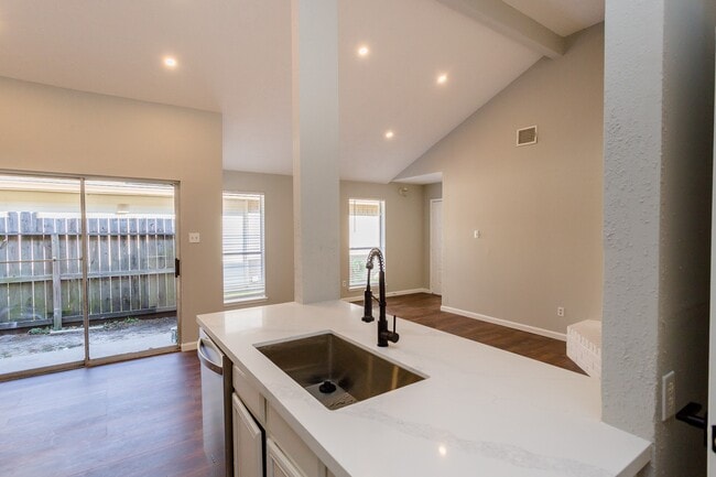 5115 Beaver Hollow Dr