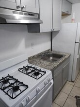 129 Black Rock Ave, Unit 13 in Bridgeport, CT - Building Photo - Building Photo