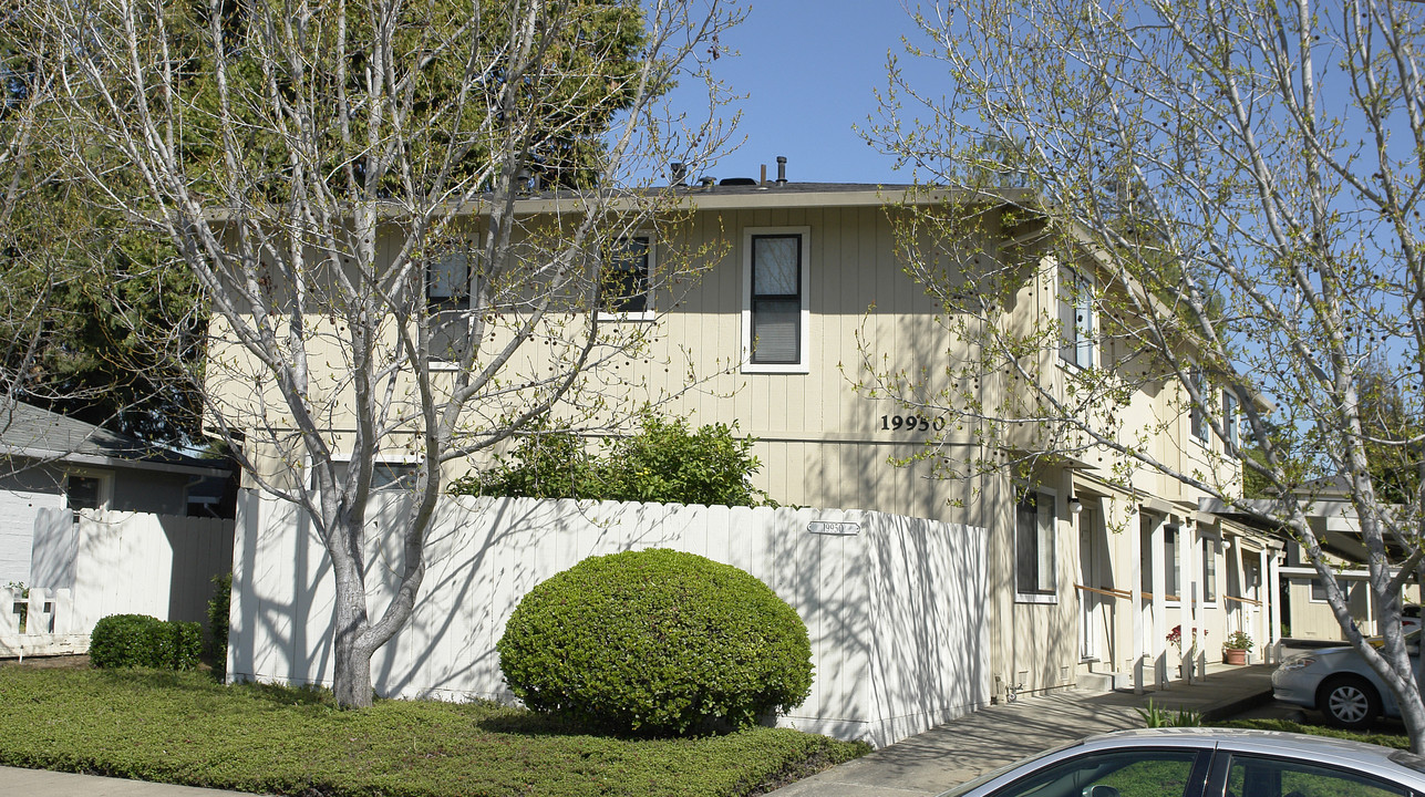 19950 Santa Maria Ave in Castro Valley, CA - Foto de edificio