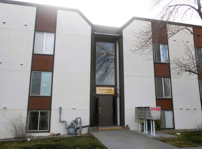 property at 3150 Lakeside Dr