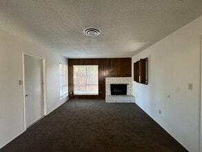 4800 Summertree Ln in Bakersfield, CA - Building Photo - Building Photo