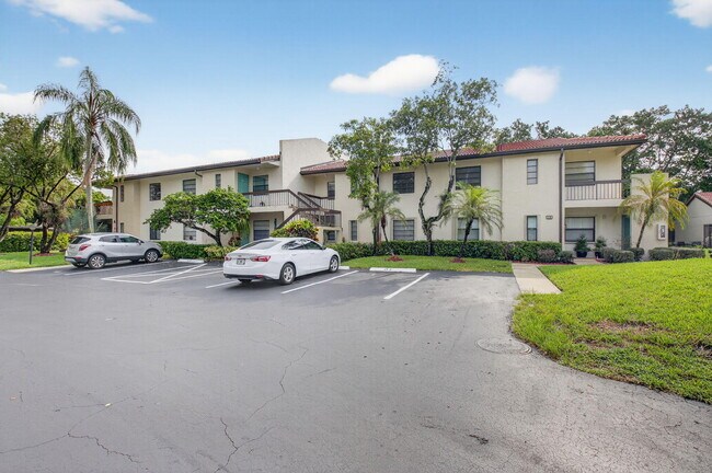 21988 Cypress Dr in Boca Raton, FL - Foto de edificio - Building Photo