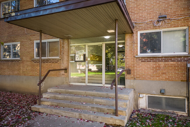 465 Galland Boul in Dorval, QC - Building Photo - Building Photo