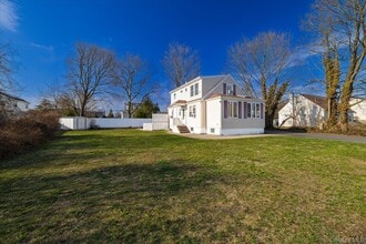 1558 9th St in West Babylon, NY - Building Photo - Building Photo