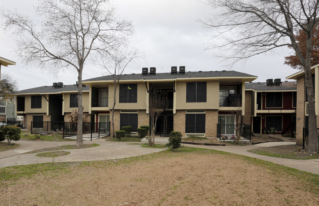 Spanish Meadows in Mesquite, TX - Foto de edificio