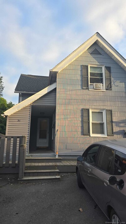 21 Chestnut St in Bristol, CT - Building Photo