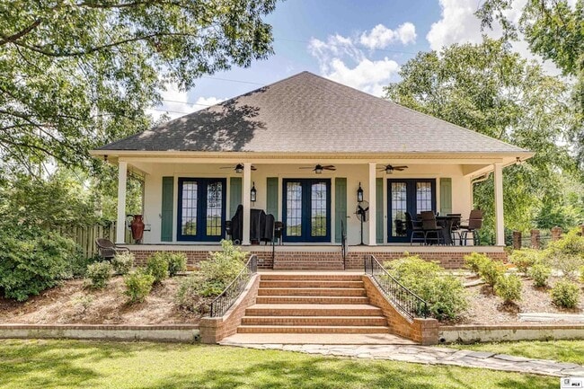 237 River Oaks Dr