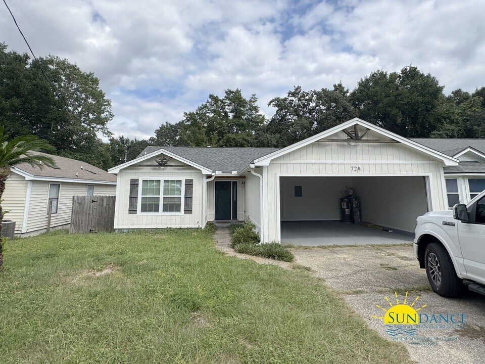 72a 6th St in Shalimar, FL - Building Photo