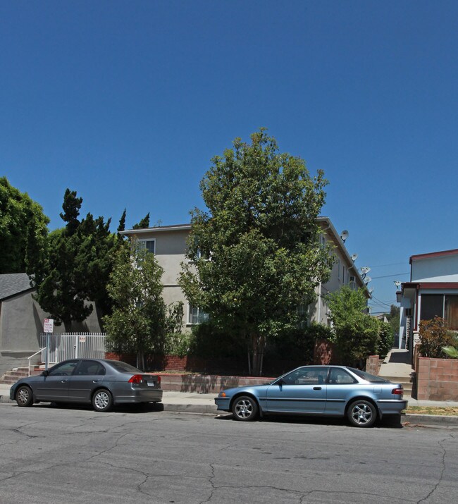 405-407 E Cedar Ave in Burbank, CA - Building Photo - Building Photo