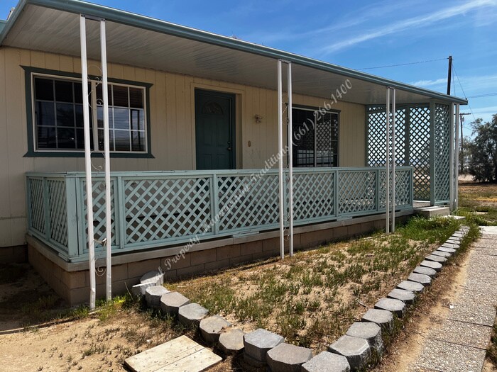 2804 Park Ave in Rosamond, CA - Building Photo