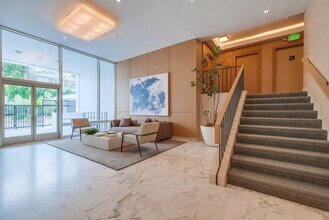 999 N Doheny Dr, Unit 302 in West Hollywood, CA - Building Photo - Building Photo