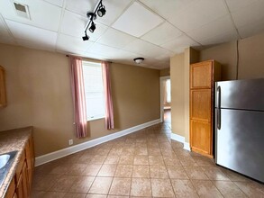 327 Ash St in Jefferson City, MO - Building Photo - Building Photo