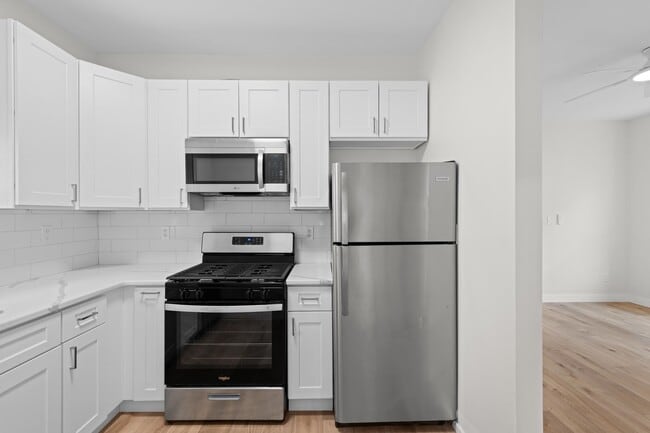 3 Edison Pl in East Rutherford, NJ - Building Photo - Building Photo