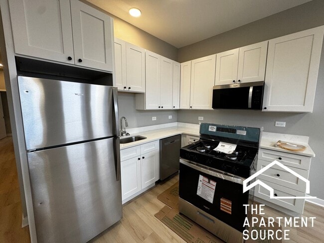 4007 W School St in Chicago, IL - Building Photo - Building Photo