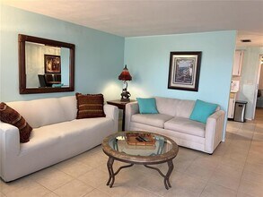 3654 Yellowbird Dr in New Port Richey, FL - Building Photo - Building Photo