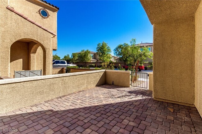 8055 Tank Loop St in Las Vegas, NV - Building Photo - Building Photo