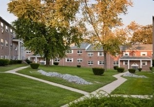 Hanover Manor Apartments in Carlisle, PA - Building Photo - Building Photo