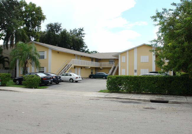 2750 SW 10th Ter in Miami, FL - Foto de edificio - Building Photo