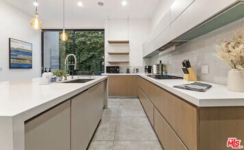 742 N Cherokee Ave in Los Angeles, CA - Building Photo - Building Photo