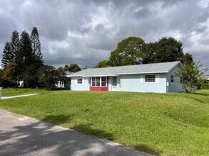 1120 SW Ithaca St in Port St. Lucie, FL - Building Photo - Building Photo