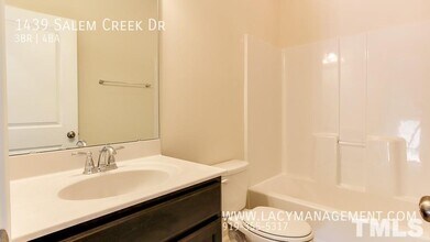 1439 Salem Creek Dr in Apex, NC - Building Photo - Building Photo
